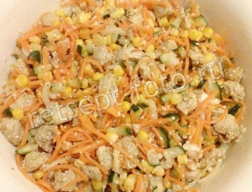 Салат с жареной курицей и корейской морковью