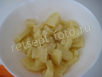 Салат с жареными маслятами и картошкой
