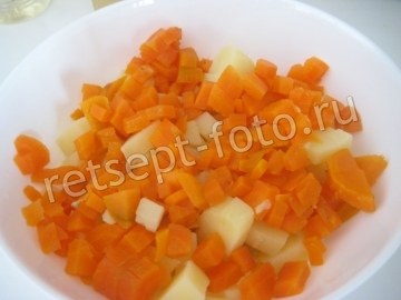 Салат с жареными маслятами и картошкой