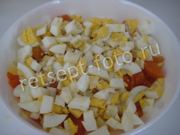 Салат с жареными маслятами и картошкой