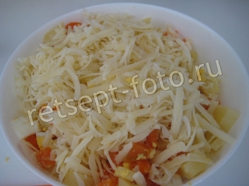 Салат с жареными маслятами и картошкой