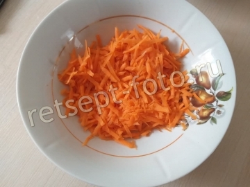 Салат со шпротами и сухариками