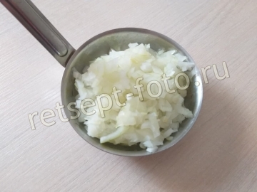 Салат со шпротами и сухариками