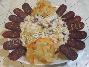 Салат-закуска с квашеной капустой и колбасой салями