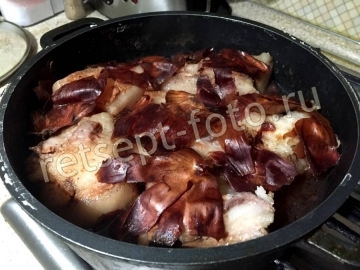 Сало вареное в луковой шелухе