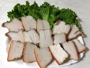 Сало вареное в луковой шелухе