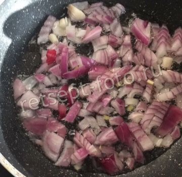 Сборная солянка с колбасой, ветчиной и курицей