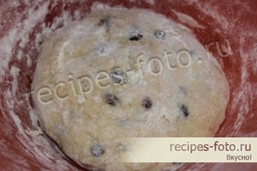 Сдобные булочки с изюмом