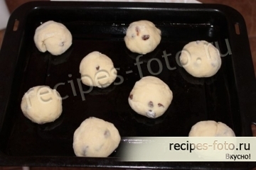 Сдобные булочки с изюмом