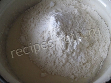 Шарлотка на сметане с яблоками в духовке