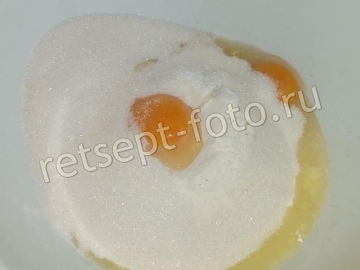 Шарлотка на кефире с яблоком и грушей