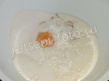 Шарлотка на кефире с яблоком и грушей