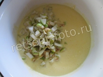 Шарлотка с грушами