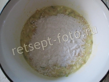 Шарлотка с грушами