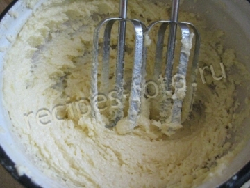 Шарлотка с яблоками на сметане