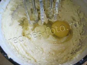 Шарлотка с яблоками на сметане