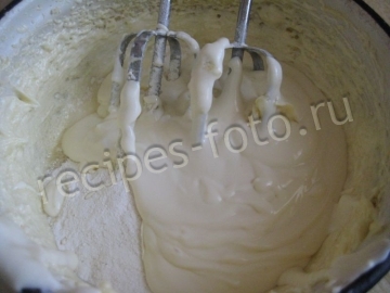Шарлотка с яблоками на сметане