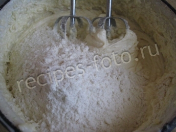 Шарлотка с яблоками на сметане