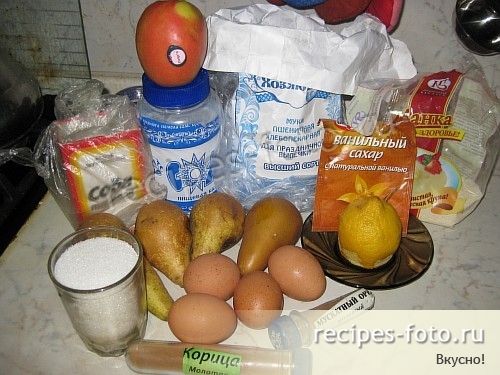 Шарлотка с яблоками и грушами