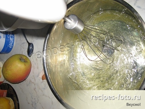 Шарлотка с яблоками и грушами