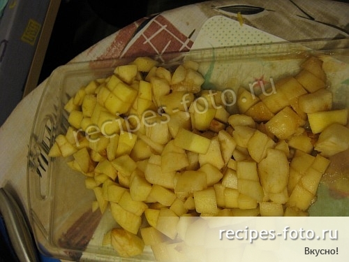 Шарлотка с яблоками и грушами