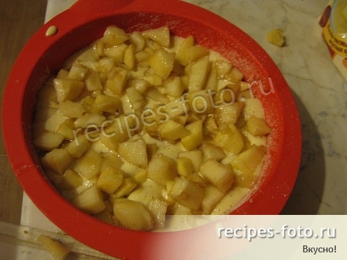 Шарлотка с яблоками и грушами