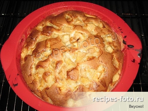 Шарлотка с яблоками и грушами