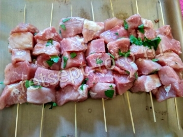 Шашлык из свинины в духовке на шпажках