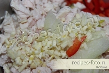 Шаурма домашняя с курицей, сыром и капустой