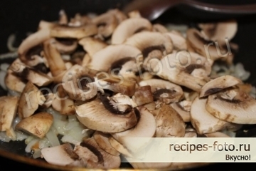 Шаурма из курицы, с грибами, сыром и овощами дома