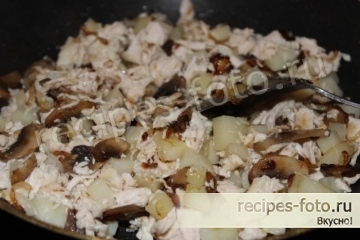 Шаурма из курицы, с грибами, сыром и овощами дома