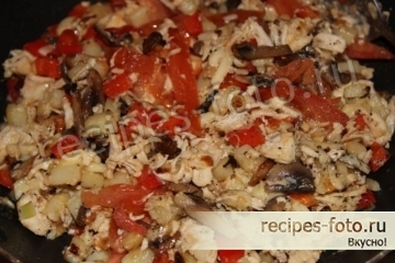 Шаурма из курицы, с грибами, сыром и овощами дома