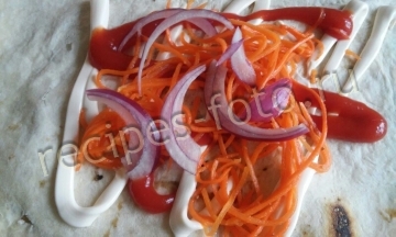 Шаурма с курицей, капустой и корейской морковью в домашних условиях