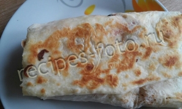 Шаурма с курицей, капустой и корейской морковью в домашних условиях