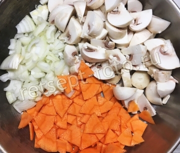 Щи из щеницы со свининой и грибами