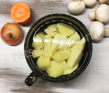 Щи из щеницы со свининой и грибами