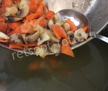 Щи из щеницы со свининой и грибами