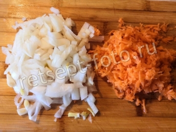Щука фаршированная луком и морковью