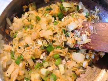 Щука фаршированная луком и морковью