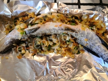 Щука фаршированная луком и морковью