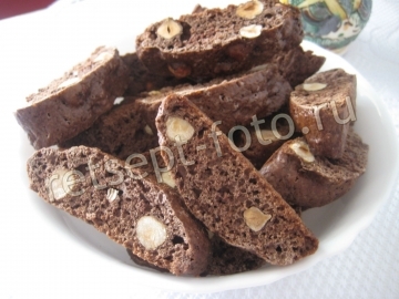 Шоколадные кантучини с орехами