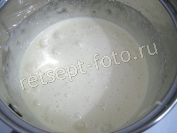 Шоколадный бисквитный торт с заварным кремом и орехами