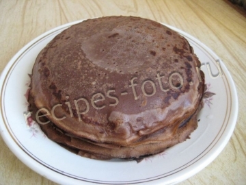 Шоколадный блинный торт с творогом и сметаной