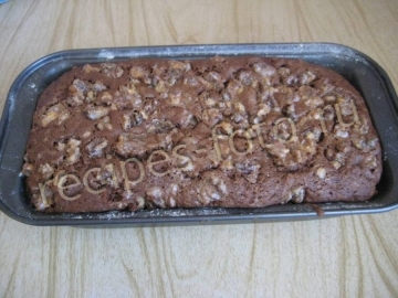 Шоколадный кекс с орехами
