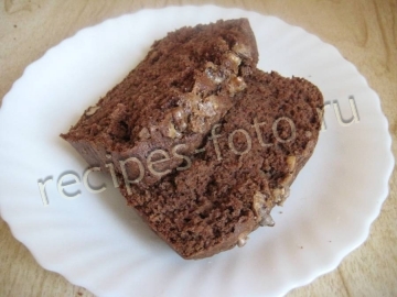 Шоколадный кекс с орехами