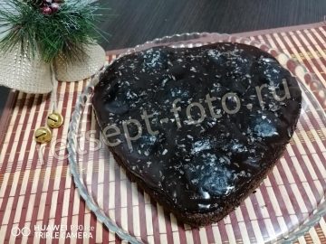 Шоколадный пирог с творожными шариками без масла