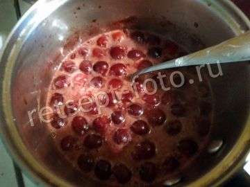 Шоколадный пирог с вишней (без яиц и молока)