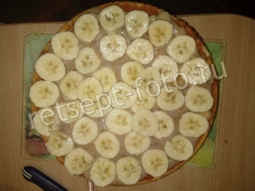 Шоколадный торт с бананами из готовых коржей