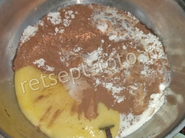 Шоколадный торт с бананом и сметанным кремом
