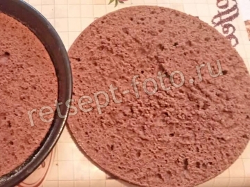 Шоколадный торт с бананом и сметанным кремом